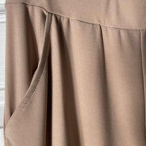 MarlaWynne Pull On Alice Crepe Flare Leg Pant Sand M New - Picture 3 of 9